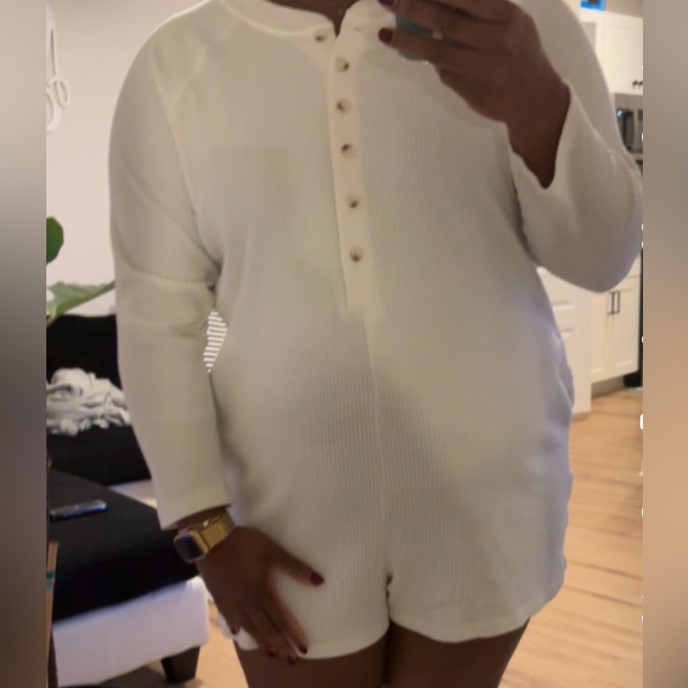Old Navy Plush Ribbed Long Sleeved Bodysuit. Size XL